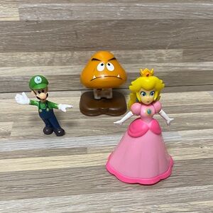 Nintendo Princess Peach, Luigi, and Goomba Figure Set